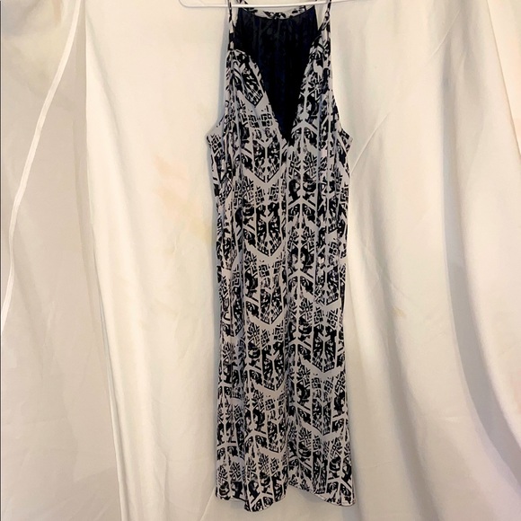 Elegant Black and White Patterned Dress - Picture 1 of 10